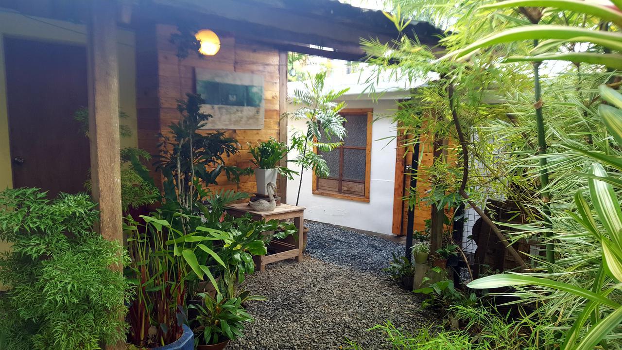Marius B&B&Hostel Silang Eksteriør bilde