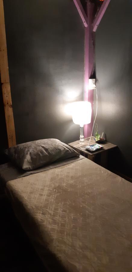 Marius B&B&Hostel Silang Eksteriør bilde
